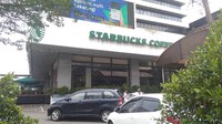 Selain di dekat Pos Polisi, pelaku yang berbeda juga meledakkan diri di dekat gerai kopi Starbucks yang ada di samping Sarinah (Foto: Parastiti Kharisma Putri/detikcom)