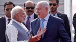 Foto: Pelukan PM India untuk Netanyahu di New Delhi