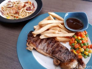 Beranda Depok: Mencicip Sirloin Steak di Kafe Asri Berpemandangan Hutan Bambu
