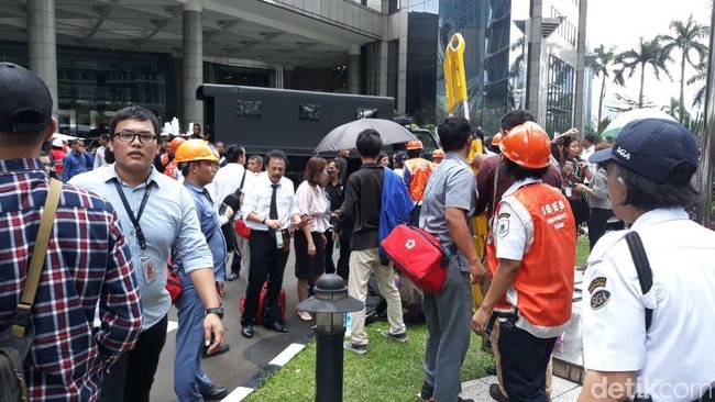 Fakta Seputar Insiden Ambruknya Selasar Gedung BEI