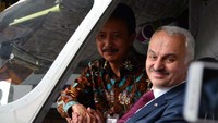 Turkish Aerospace Industries, Inc. (TAI) mengunjungi PT Dirgantara Indonesia untuk melakukan pembahasan Perjanjian Kerangka Kerja (Framework Agreement) dan meninjau secara langsung fasilitas produksi di hanggar Fixed Wing dan Rotary Wing PTDI. Pool/PT Dirgantara Indonesia.