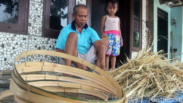 Perajin Anyaman iBambui Bertahan di Tengah Gempuran iBahani 