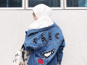 Foto: 9 Gaya Antimainstream Selebgram Hijab Pakai Jaket Jeans Kekinian