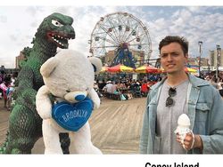 Penampakan Godzilla Traveling Keliling Dunia