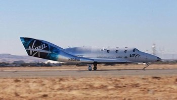 Ini adalah penampakan VSS Unity yang nantinya dibawa WhiteKnight Two ke antariksa. Foto: (dok Virgin Galactic)