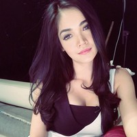 Bagi kalian penggemar berita olahraga mungkin tak asing lagi dengan presenter satu ini. (Foto: Instagram)