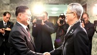 Kedua delegasi akan membahas mengenai rencana keikutsertaan Korut di Olimpiade Musim Dingin yang berlokasi di Korsel pada Februari 2018 mendatang (Foto: Dok. The Unification Ministry/Yonhap via REUTERS)