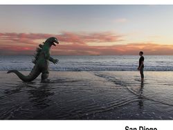 Penampakan Godzilla Traveling Keliling Dunia