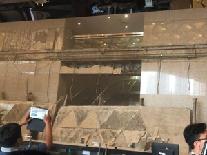 Saksi: Mahasiswa Berdiri di Selasar BEI Sebelum Ambruk