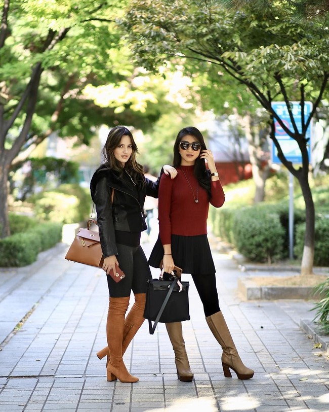 Saat liburan di Seoul, Korea Selatan, Nia Ramadhani dan anggota Girl Squad lainnya, Theresa Wienathan, tampak stylish dengan Hermes. Nia membawa tas Hermes Kelly berwarna cokelat. Sedangkan There menenteng tas Hermes Herbag berwarna hitam. Foto: Instagram