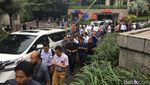 Foto: Suasana di BEI Pasca Selasar Atap Tower II Ambruk