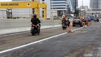 Tak ada penumpukan kendaraan bermotor, baik yang mengarah ke Flyover Pancoran, maupun yang melintas di bawah flyover.