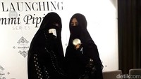 Pipik yang bercadar juga menceritakan pergolakan batinnya ketika mau merilis bisnis skincare. Sebab, dirinya yang bercadar sempat jadi pikiran apakah bisnis yang ia rilis. Ia sempat mengira ini akan menjadi prokontra. Foto: Pipik / Desi Puspasari