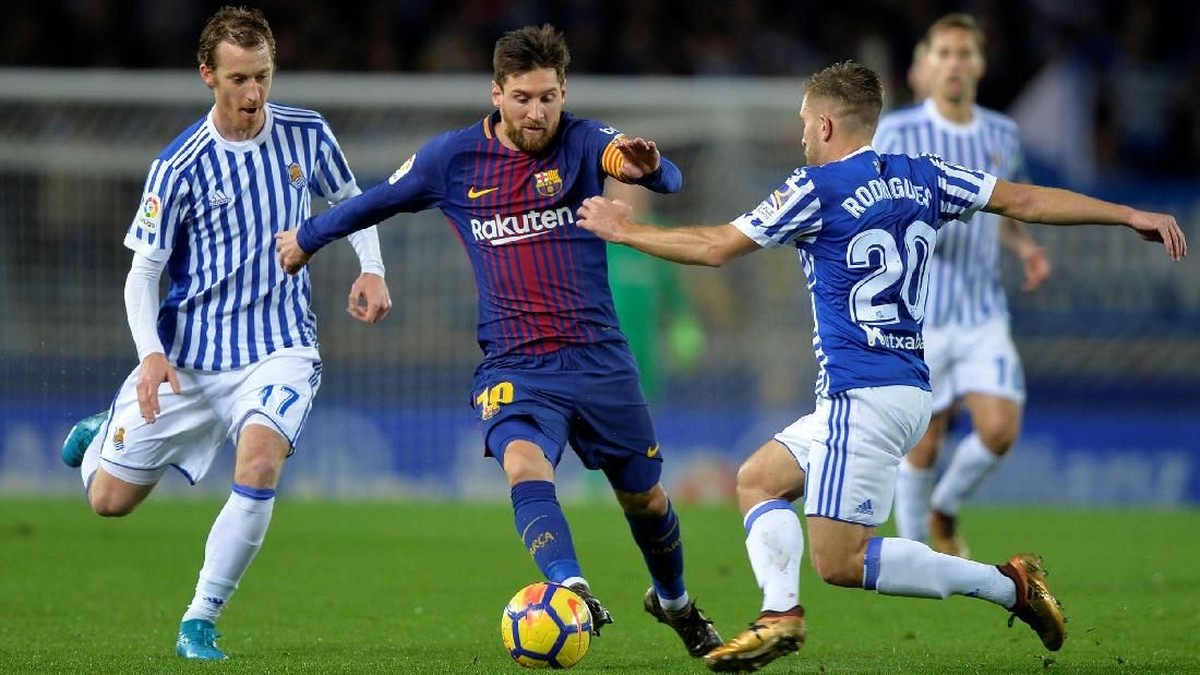 Real Sociedad versus Barcelona musim lalu (Reuters)