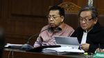 Foto: Setya Novanto Terpejam Saat Dengarkan Saksi di Persidangan