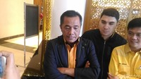 Setelah dipecat kubu pengurus Ambhara dari posisi ketum, Oesman Sapta Odang (OSO) memecat Sarifuddin Sudding dari posisi Sekjen.Kemarin sudah kita putuskan bahwa pergantian Sekjen sudah kita lakukan, karena ini merusak marwah partai. Kalau menurut kita mengadakan pergantian sah-sah saja. Bisa dibekukan secara prosedural. Secara administrasi. Secara organisatoris, kata OSO di Hotel Manhattan, Setiabudi, Jakarta, Senin (15/1/2018). (Foto: Samsudhuha Wildansyah/detikcom)