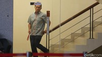 Soetikno tampak keluar pukul 14.15 WIB dari ruang pemeriksaan KPK. Dia lebih banyak tersenyum dibandingkan berkomentar soal pemeriksaannya. Kantor Soetikno sudah pernah digeledah KPK pada April 2017. Saat itu, banyak barang yang disita KPK.