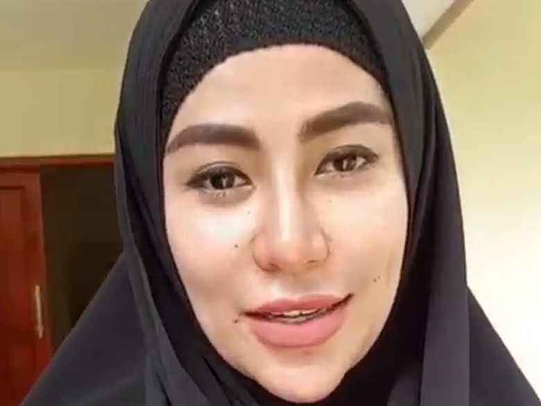 Cinta Penelope Berhijab Usai Dengarkan Ceramah Ustad Abdul Somad Cinta Penelope Berhijab Usai Dengarkan Ceramah Ustad Abdul Somad