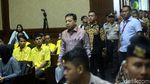 Saat Novanto Diajak Selfie Sebelum Duduk di Kursi Pesakitan