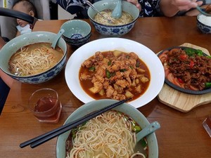 Ke Singapura, Jangan Lupa Cicip Mie Yi Zun yang Halal dan Gurih Hangat