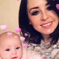 Wanita asal Bolton, Inggris itu telah melakukan implan payudara, botox, perawatan perapatan gigi, sulam alis dan extension bulu mata dan rambut. Ia telah melakukan perawatan ini selama lima tahun. Foto: dok. Facebook