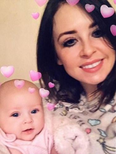 Tak Disangka, Wanita Cantik 35 Tahun Ini Sudah Punya Cucu