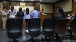 Foto: 4 Perempuan dan Pria Pekerja Money Changer Bersaksi di Sidang Novanto