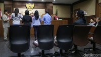 Para saksi disumpah sebelum memberikan keterangan.
