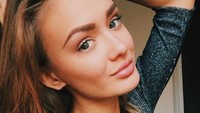Ekaterina Terenina (24) dari Irkutsk, Rusia, awalnya adalah penari di kelab malam. Ia memutuskan untuk keluar dari pekerjannya dan fokus berlatih yoga (yogaisdestiny/Instagram)