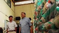Rizal Ramli yang sejatinya dijadwalkan bertemu dengan pedagang beras di PIBC itu, mengunjungi pabrik pengolahan beras milik Food Station. Istimewa.
