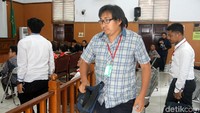 Sidang ini dengan agenda mendengarkan keterangan polisi yang melakukan penangkapan yaitu Tonik Hardianto, Muhammad Fauzi, Luhut Pardamean, Muhammad Sainudin.