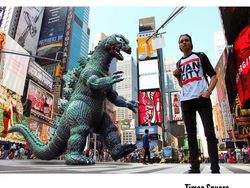 Penampakan Godzilla Traveling Keliling Dunia