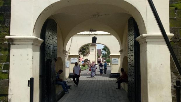 Benteng Rotterdam makassar