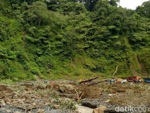 Tebing di Blitar Kembali Longsor, 1 Truk Tertimbun, 3 Terisolasi