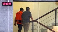Fredrich tiba pukul 13.13 WIB.