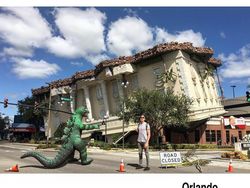 Penampakan Godzilla Traveling Keliling Dunia