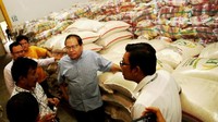 Mantan Menko Kemaritiman, Rizal Ramli, mengunjungi Pasar Induk Beras Cipinang (PIBC) yang berlokasi di Jakarta Timur. Rizal Ramli bertemu Direktur Utama PT Food Station Tjipinang Jaya, Arief Prasetyo Adi. Istimewa.