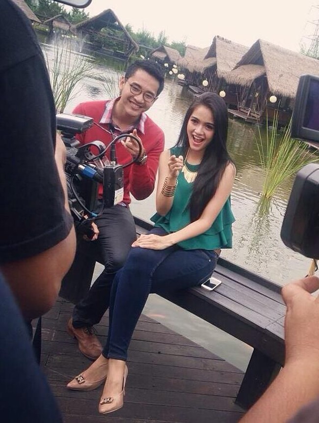 Pada awal kariernya sebelum menjadi presenter Kartika pernah menjadi Master Ceremony (MC). (Foto: Instagram)