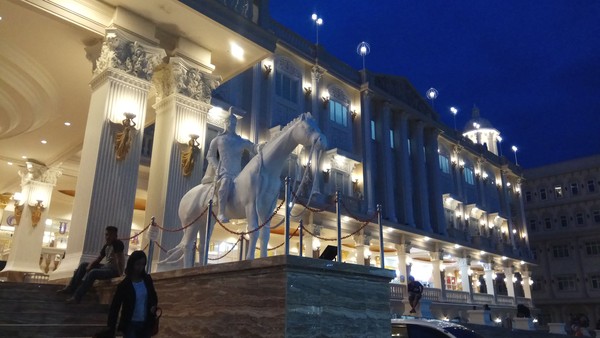 Mall ini diklaim sebagai satu-satunya mall di Indonesia yang bernuansa Eropa (Moehammad Bakrie/detikTravel) Mall ini diklaim sebagai satu-satunya mall di Indonesia yang bernuansa Eropa (Moehammad Bakrie/detikTravel)