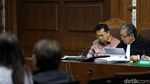 Foto: Setya Novanto Terpejam Saat Dengarkan Saksi di Persidangan