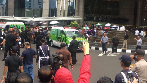 Selasar Ambruk, Lalin di Sekitar BEI Macet