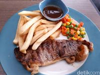 Beranda Depok Mencicip Sirloin Steak Di Kafe Asri