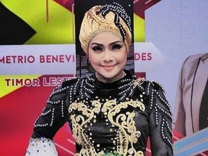 Heboh Kabar Iyeth Bustami Lepas Hijab