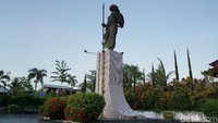 Tempat ini salah satu spot bersantai bagi masyarakat Ambon untuk melihat pemandangan (Syanti/detikTravel)