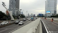 Cawang ke arah Semanggi terpantau ramai lancar.