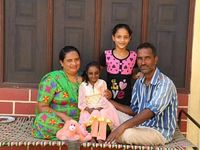 Mandeep beserta anggota keluarganya.