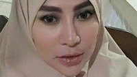 Kala manggung di masa lalu, Cinta Penelope kerap mempertontonkan keseksian tubuhnya yang juga penuh dengan tato. Foto: Instagram/cinta_princess_penelope