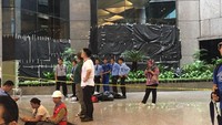 Kaca Tower II BEI ditutup plastik hitam (Foto: Indra Komara/detikcom)