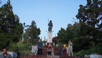 Monumen ini dapat dilihat di Karang Panjang, tidak terlalu jauh dari pusat Kota Ambon (Syanti/detikTravel)