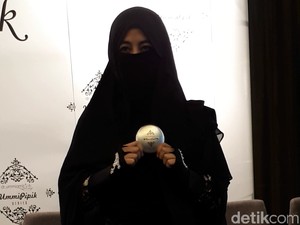 Dianggap Hina Prabowo, Istri Andre Taulany Dapat Wejangan dari Ummi Pipik